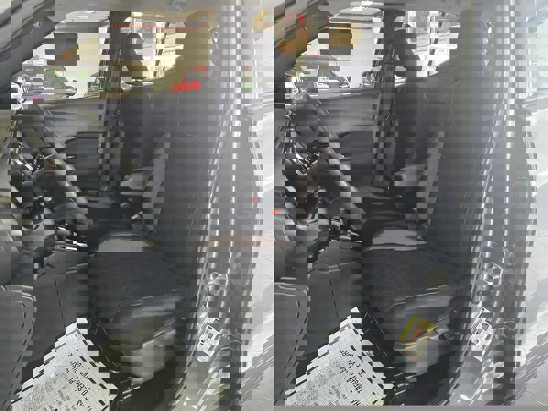 Used 2020 Nissan Kicks S image 9