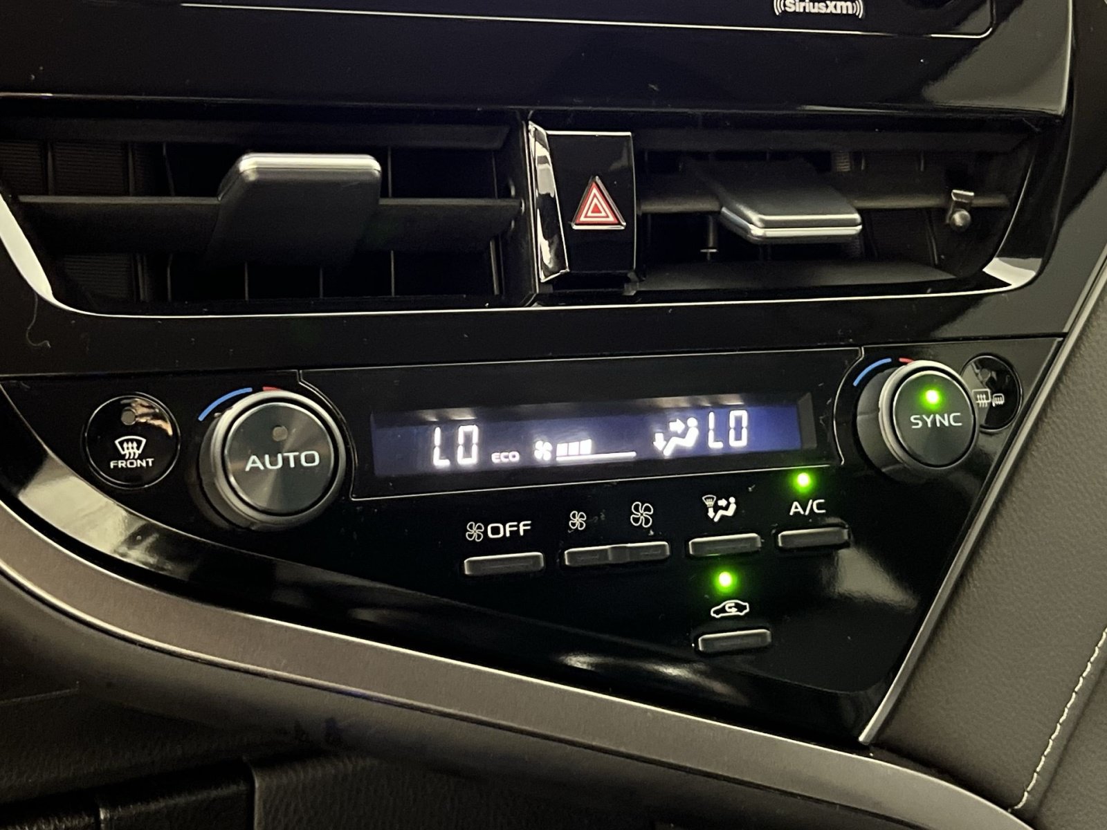 Used 2024 Toyota Camry SE w/ Convenience Package FWD image 22