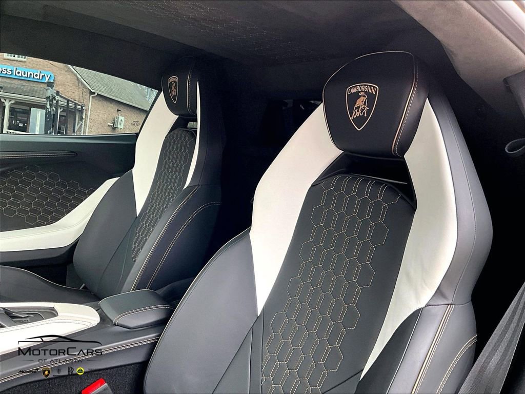 Used 2024 Lamborghini Revuelto image 22