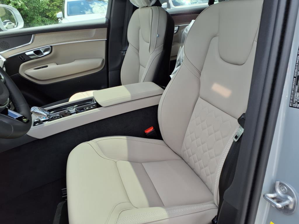 New 2025 Volvo XC90 B5 Plus w/ Protection Package Premier image 19