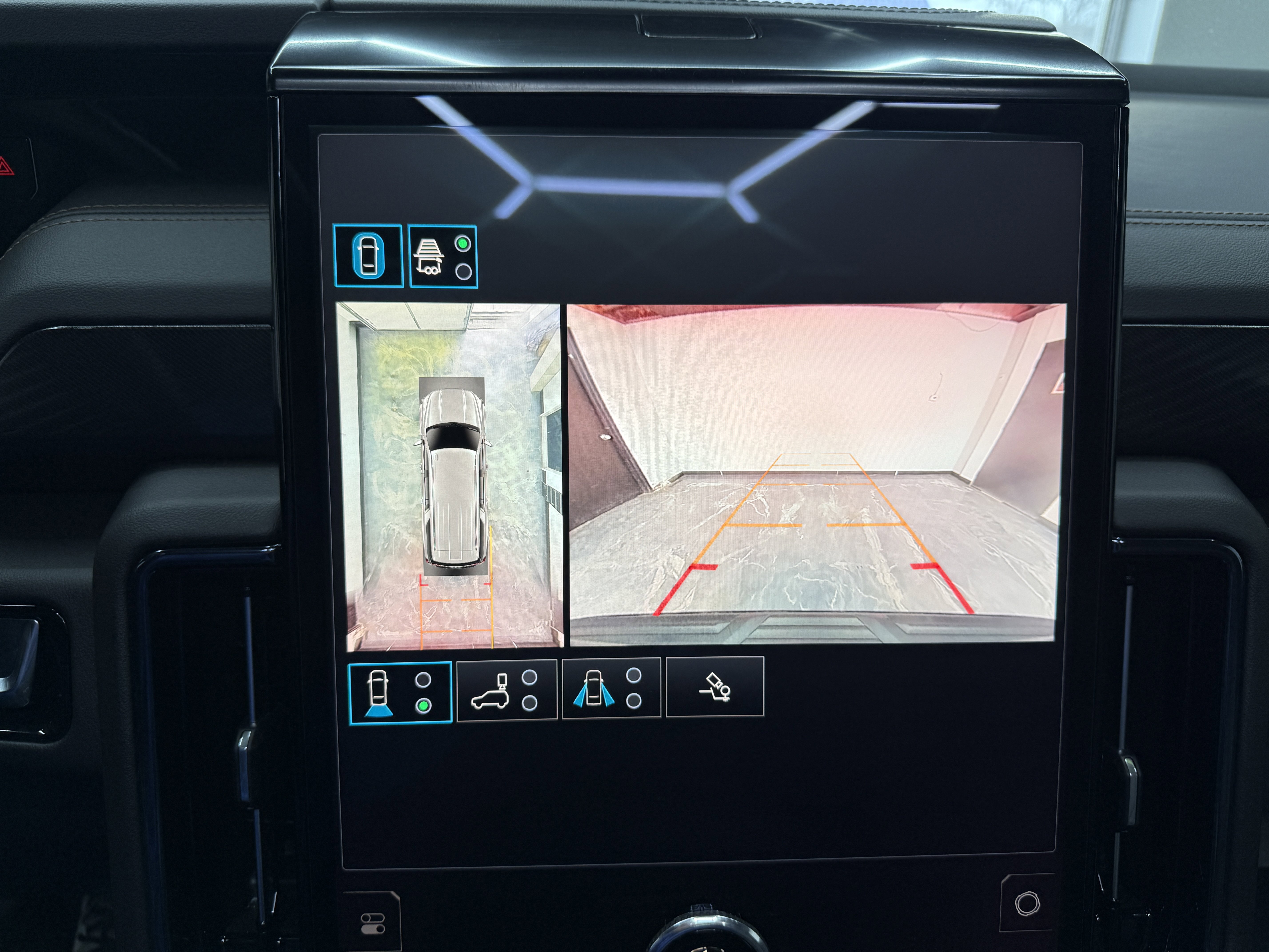 Used 2025 GMC Yukon XL AT4 image 19