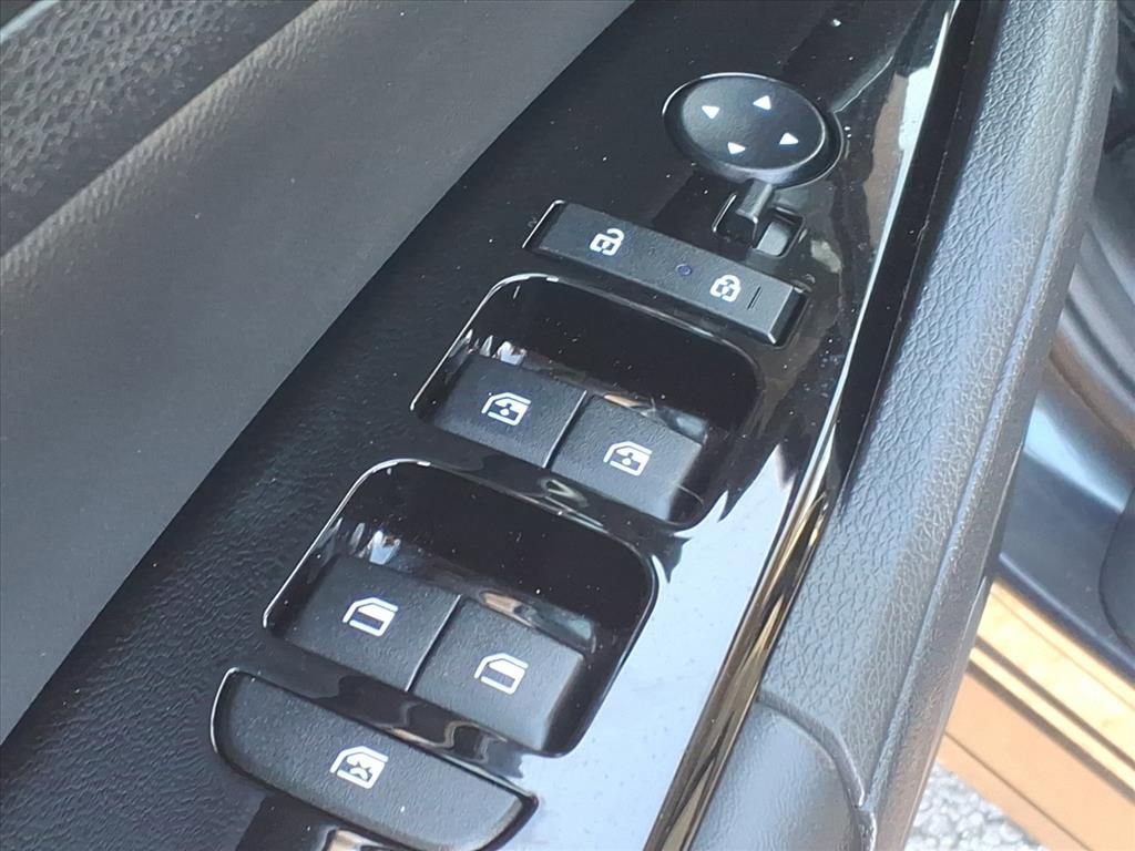 Used 2024 Kia Sportage EX image 13