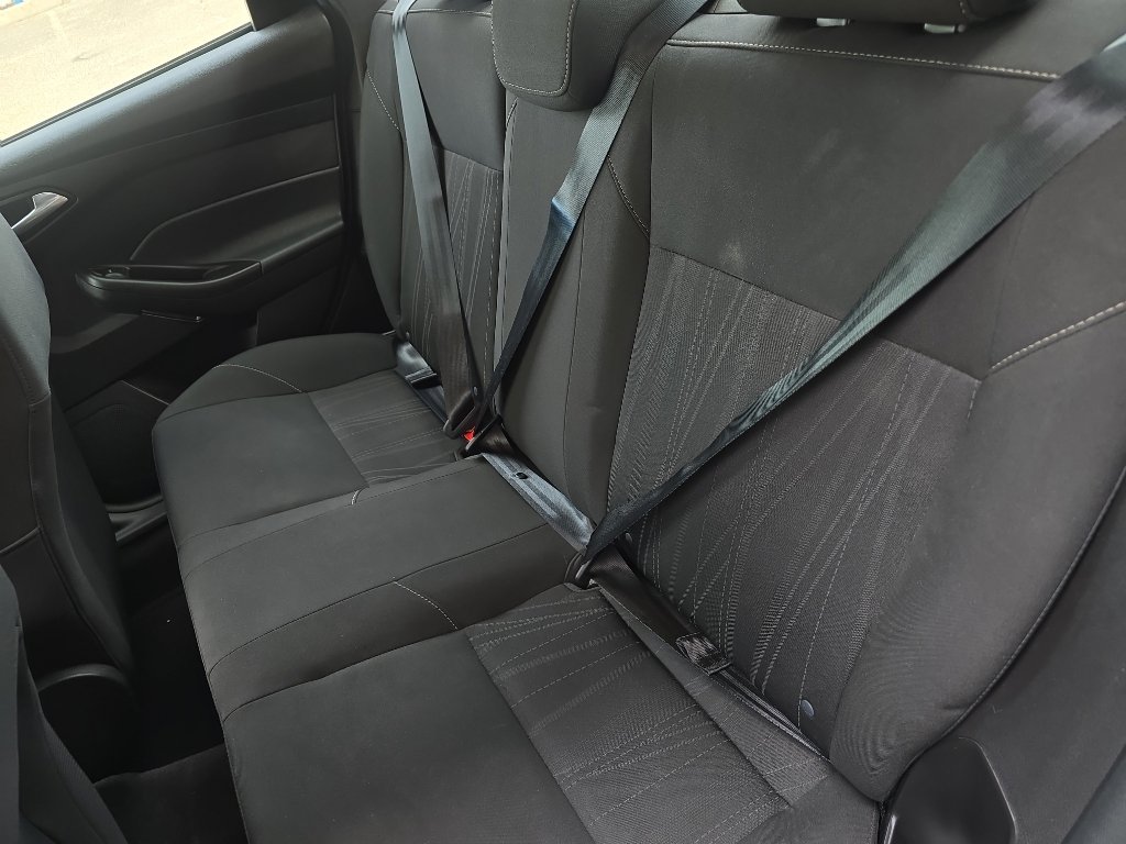 Used 2018 Ford Focus SE FWD image 28