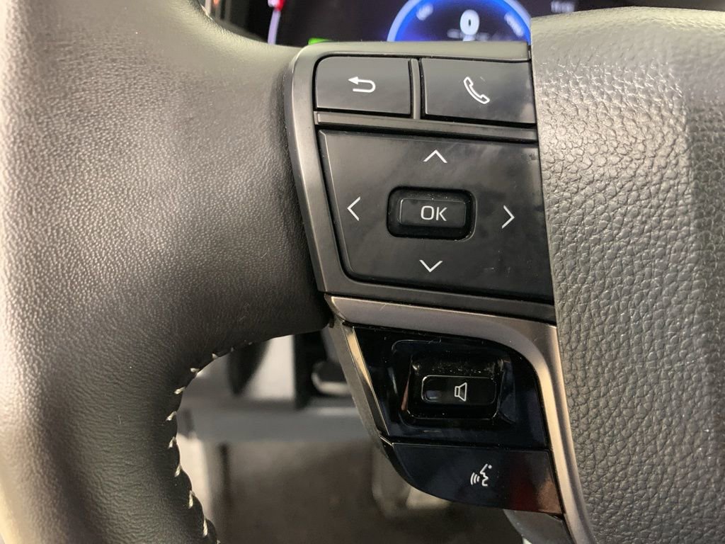 Used 2025 Toyota Camry SE image 20