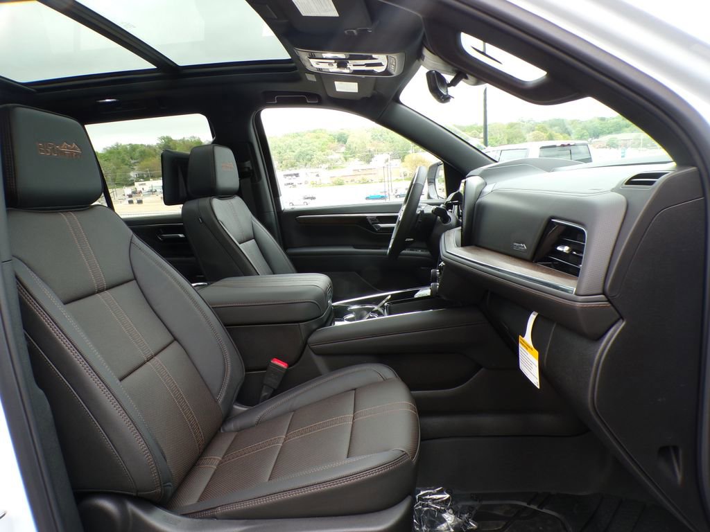 New 2026 Chevrolet Tahoe High Country AWD/4WD image 15