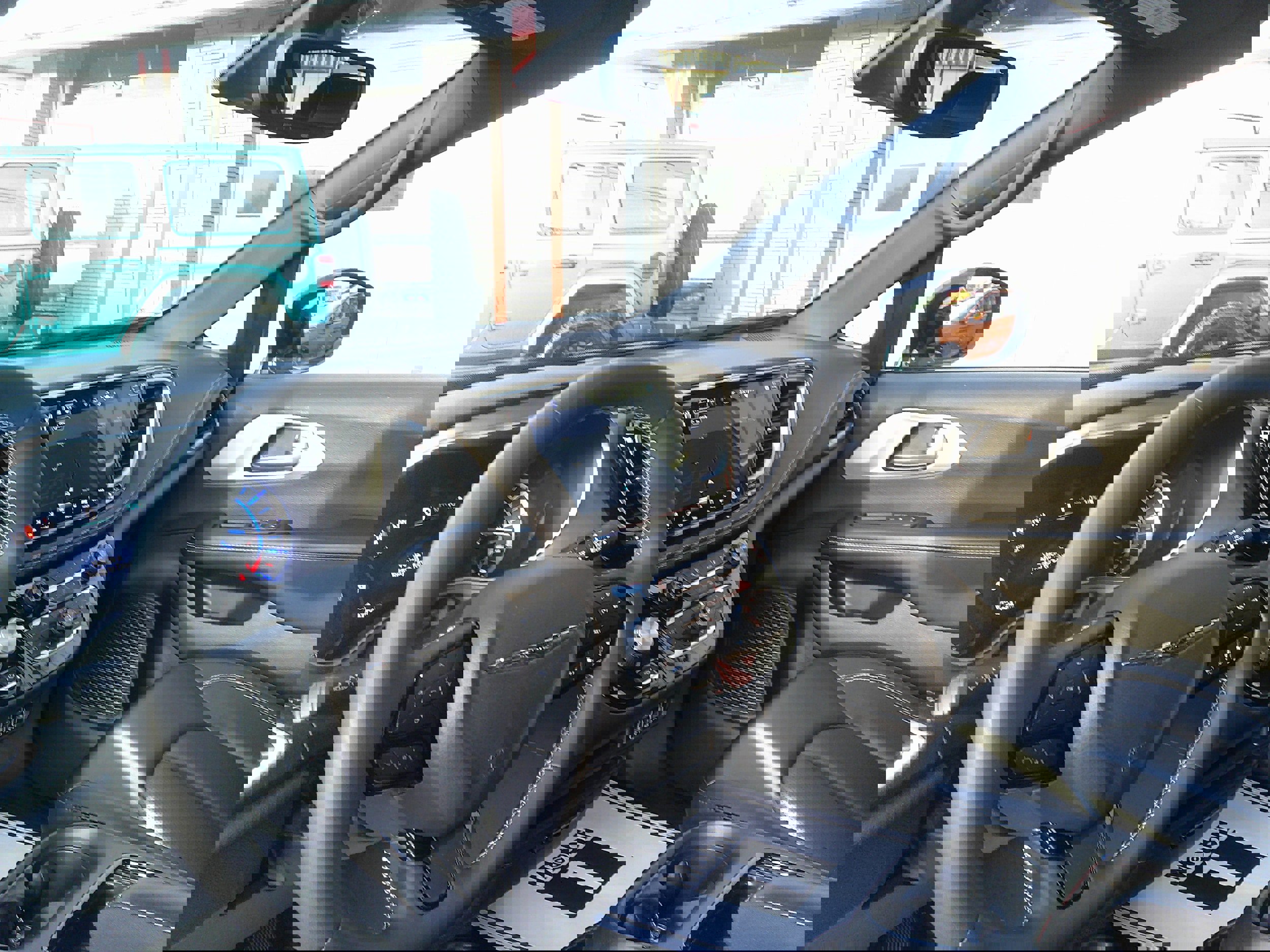 Used 2024 Chrysler Pacifica Select image 23