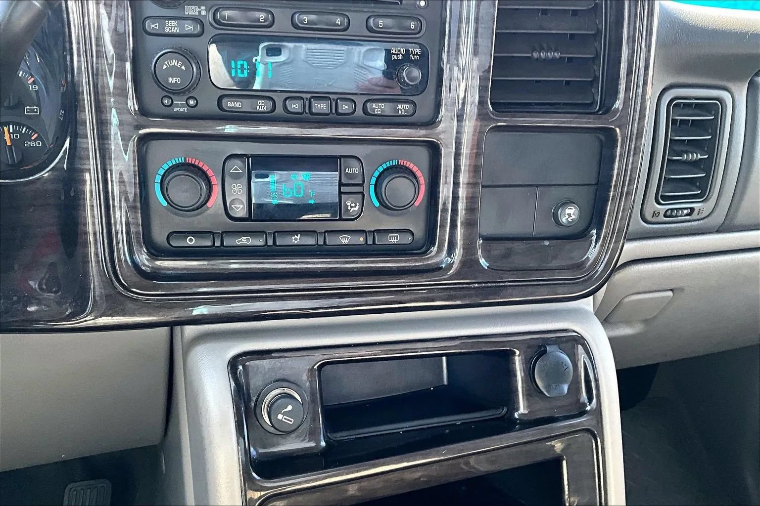Used 2005 Chevrolet Avalanche Z71 w/ Sun And Sound Package AWD/4WD image 19