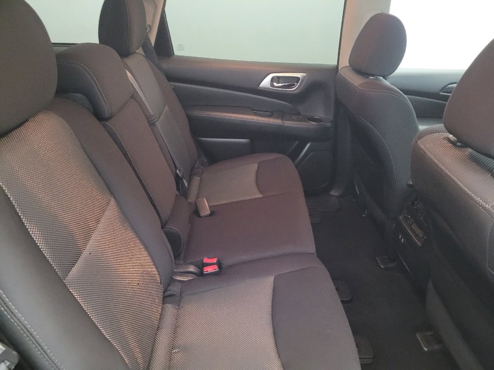 Used 2020 Nissan Pathfinder SV image 21