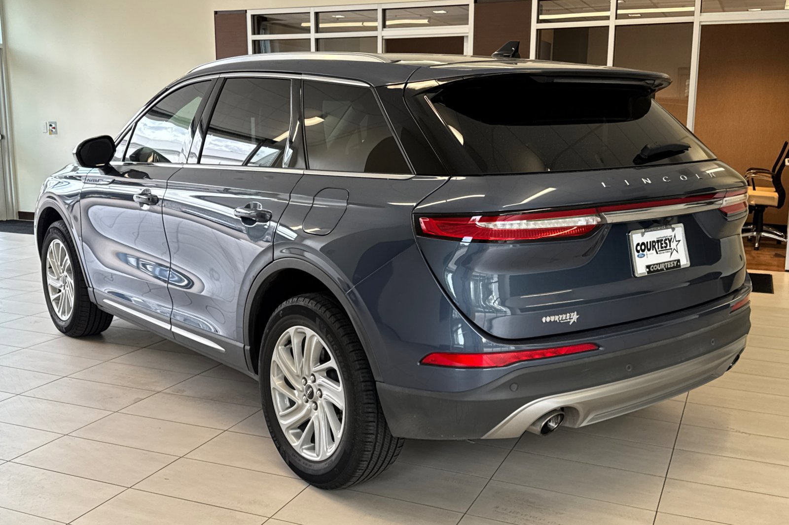 Certified 2022 Lincoln Corsair FWD image 6