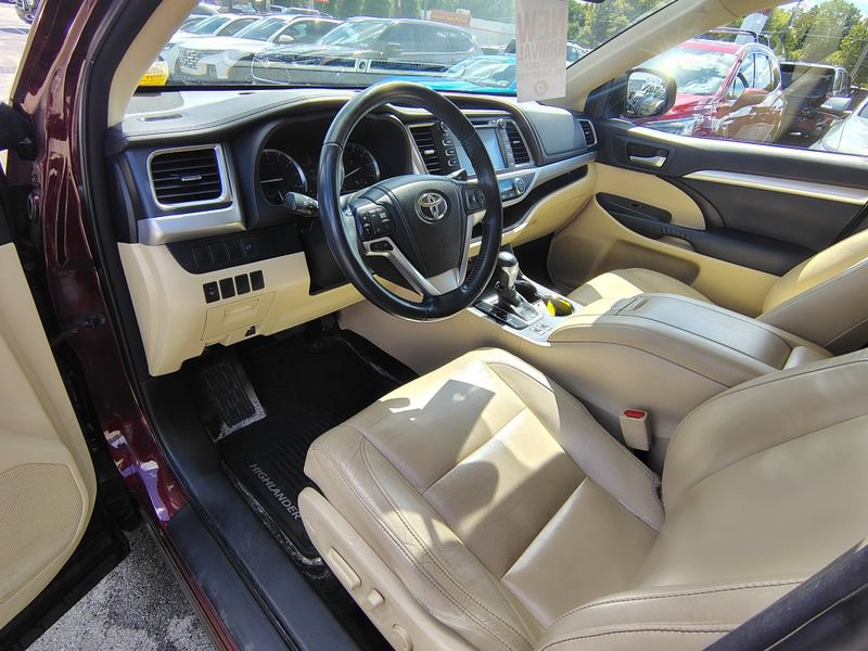 Used 2015 Toyota Highlander XLE AWD/4WD image 11