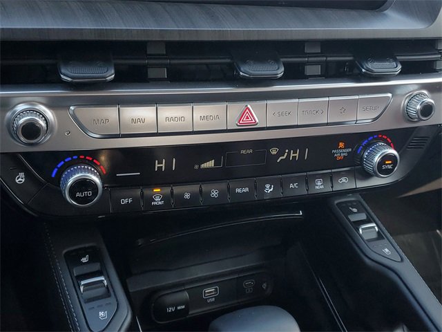 Used 2024 Kia Telluride EX w/ EX Captain's Chair Package image 32