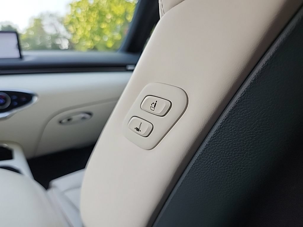 Used 2024 Genesis Electrified GV70 w/ Prestige Package AWD/4WD image 29