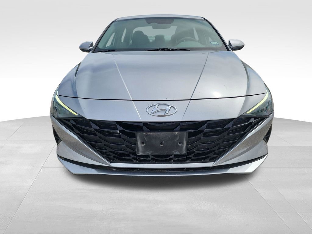 Used 2023 Hyundai Elantra SE image 2