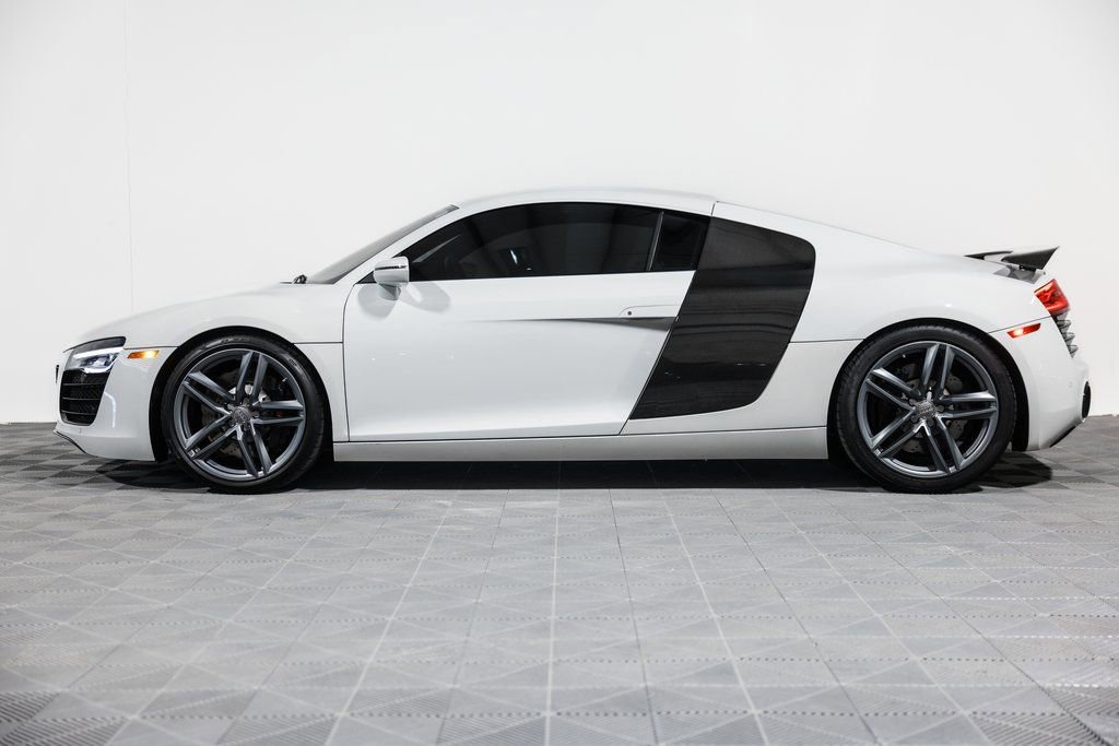 Used 2015 Audi R8 V8 w/ Extended Leather Package image 12