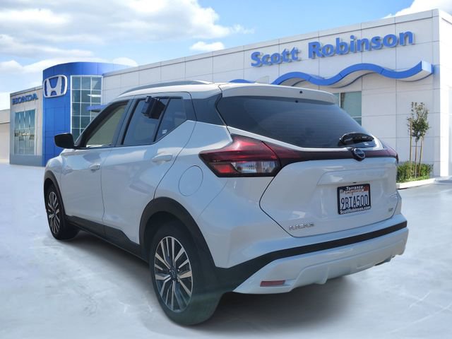 Used 2022 Nissan Kicks SV image 3