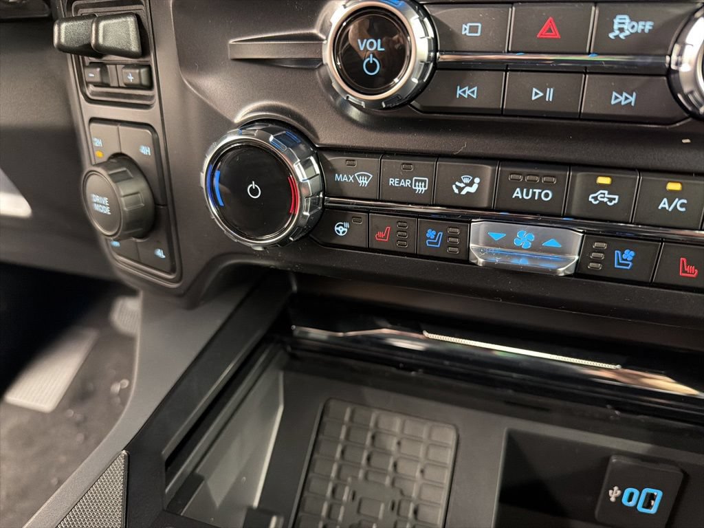 New 2026 Ford F250 Lariat w/ Black Appearance Package AWD/4WD image 14
