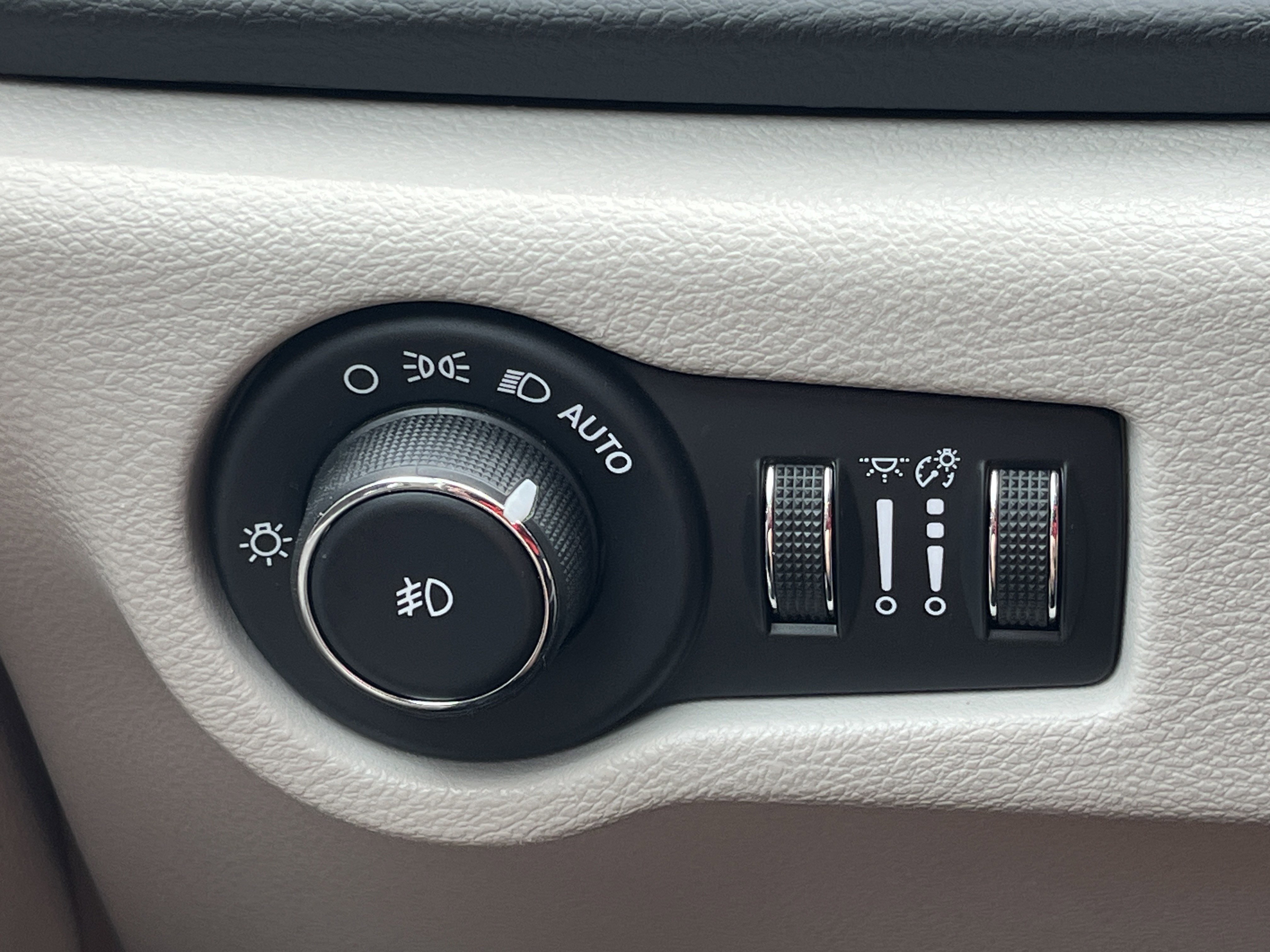 Used 2018 Chrysler Pacifica Touring-L w/ Advanced Safetytec Group image 12