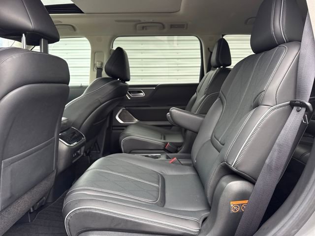 Used 2025 INFINITI QX80 Sensory image 11