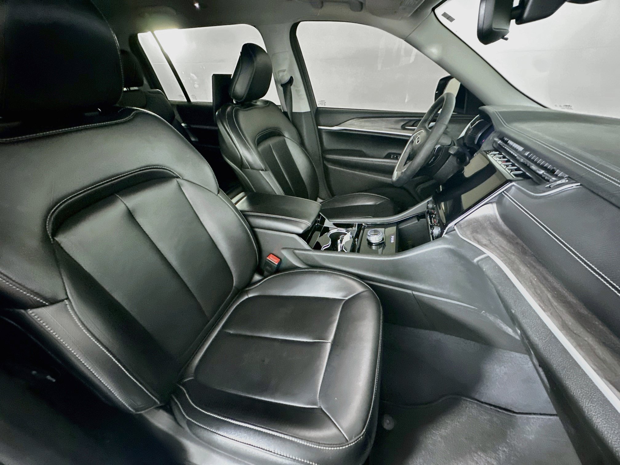 Used 2023 Jeep Grand Cherokee L Limited w/ Luxury Tech Group II RWD image 33