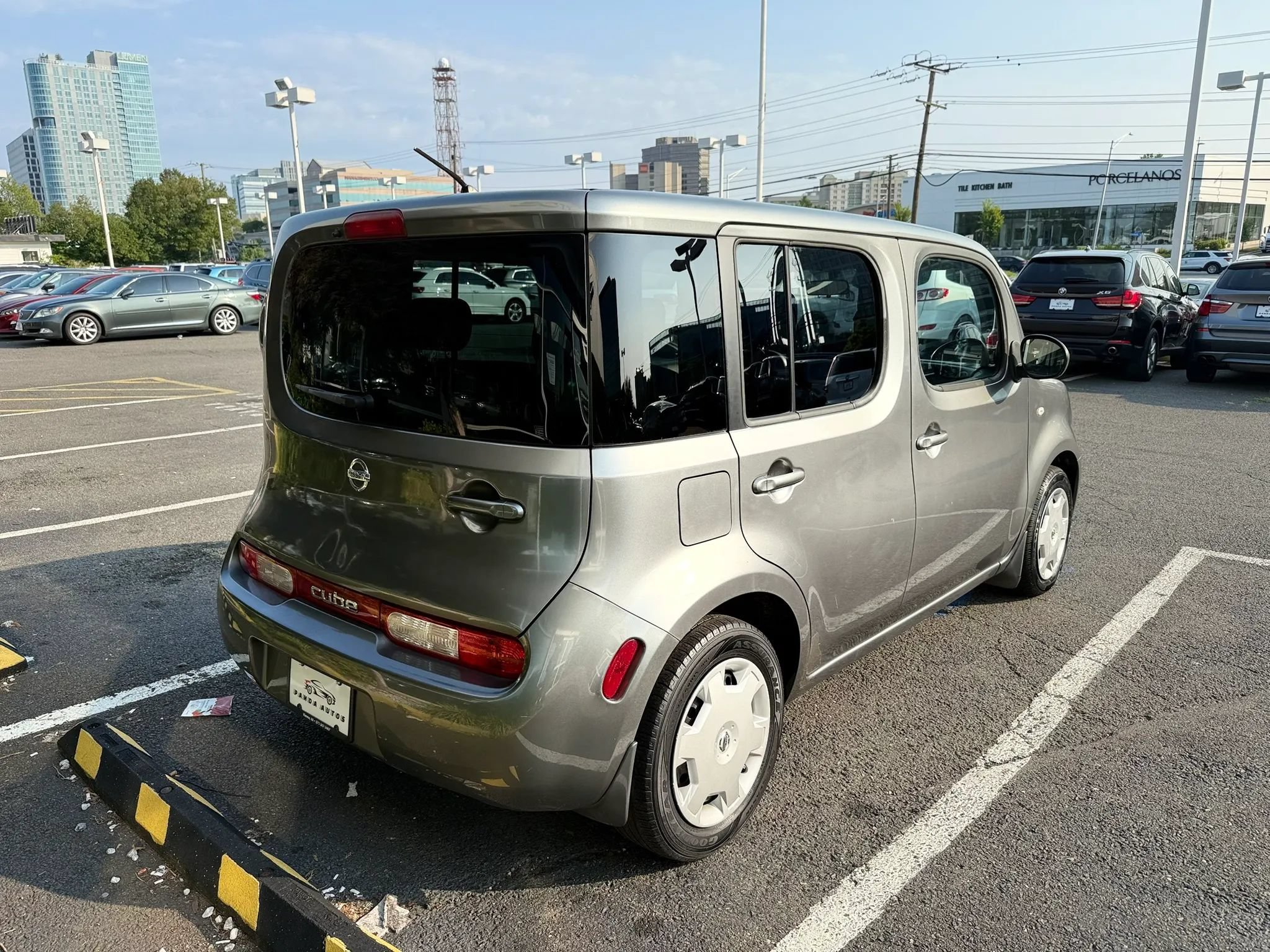 Used 2010 Nissan Cube 1.8 S w/ Interior Designer Pkg FWD image 7