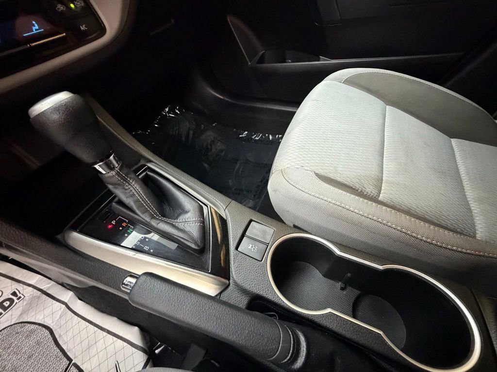 Used 2018 Toyota Corolla LE image 19