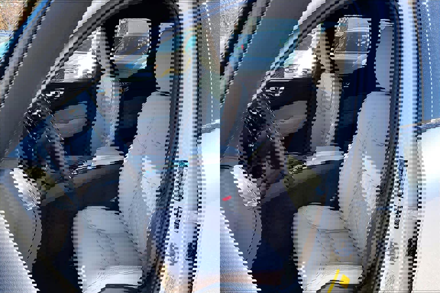 New 2026 Volvo XC60 B5 Plus w/ Protection Package Premier AWD/4WD image 13