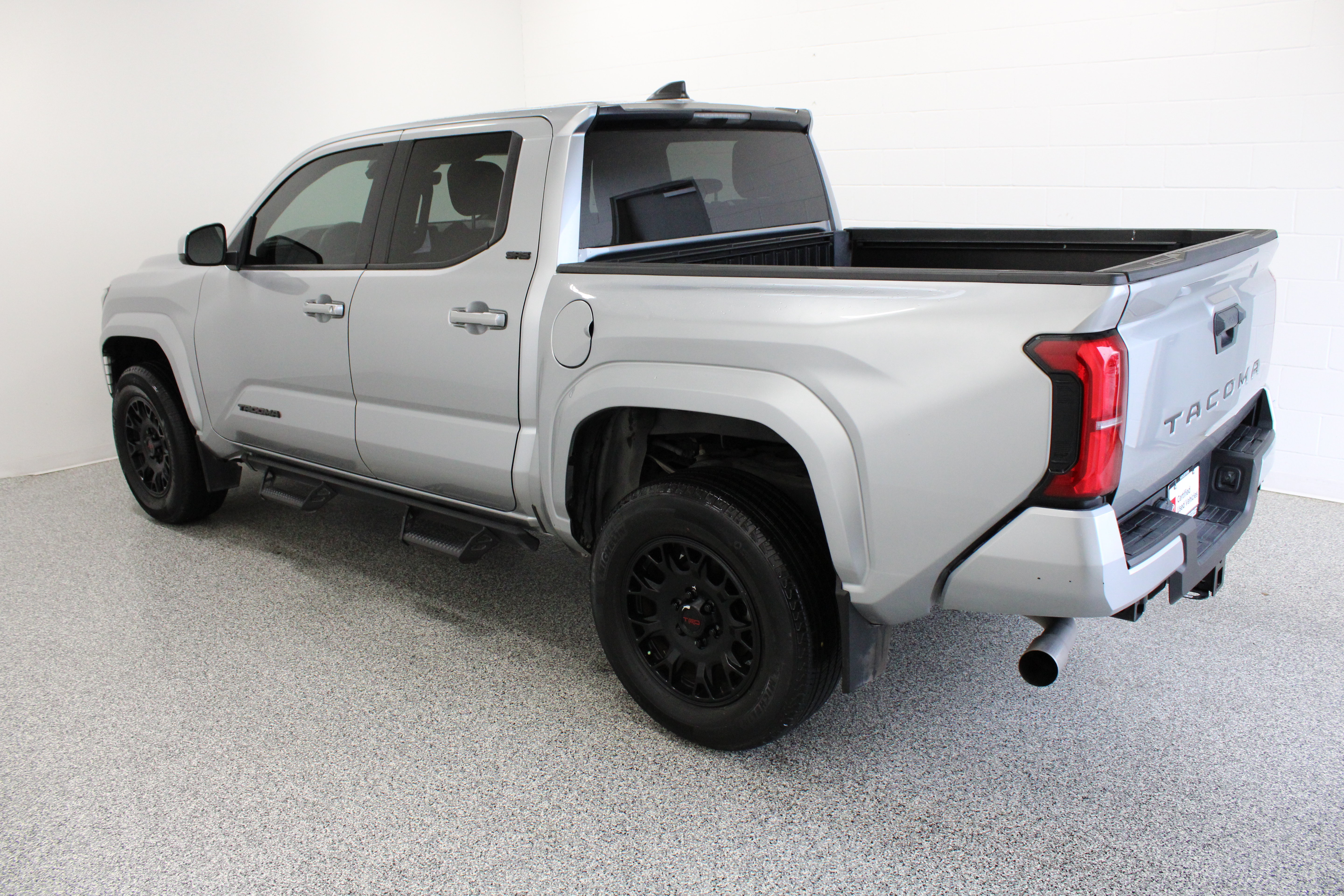 Used 2024 Toyota Tacoma SR5 RWD image 10
