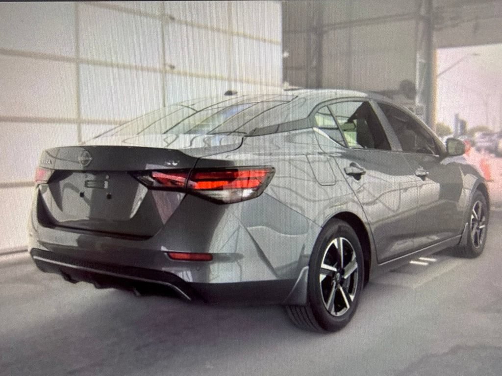 Used 2024 Nissan Sentra SV FWD image 3