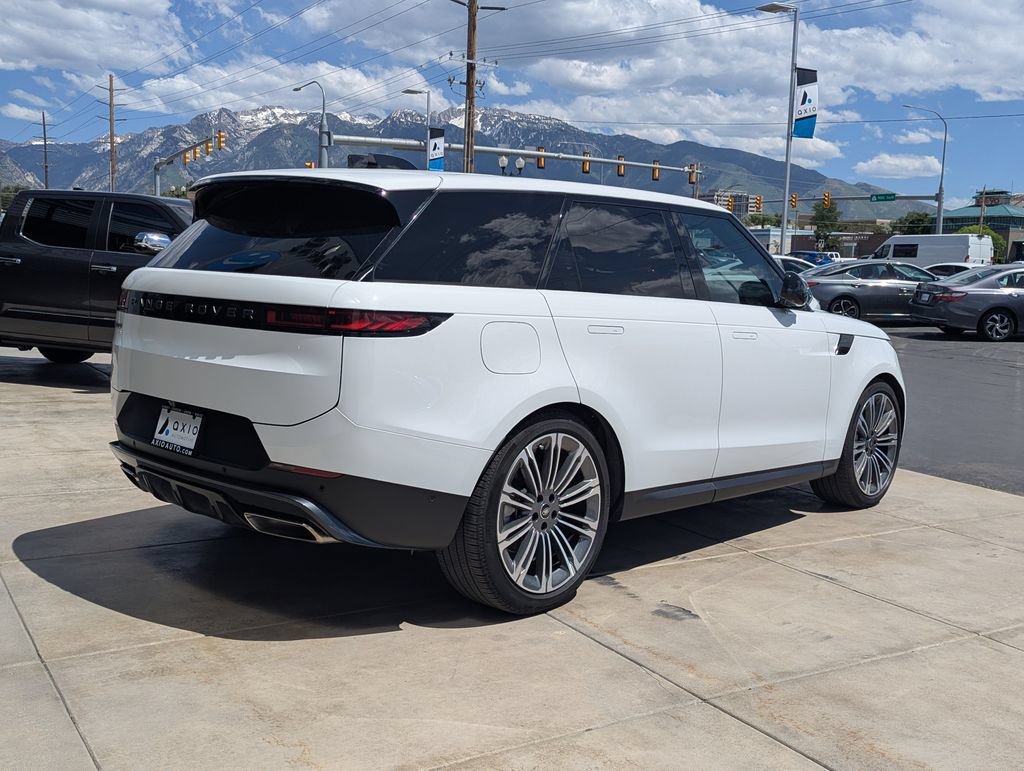 Used 2025 Land Rover Range Rover Sport SE AWD/4WD image 9
