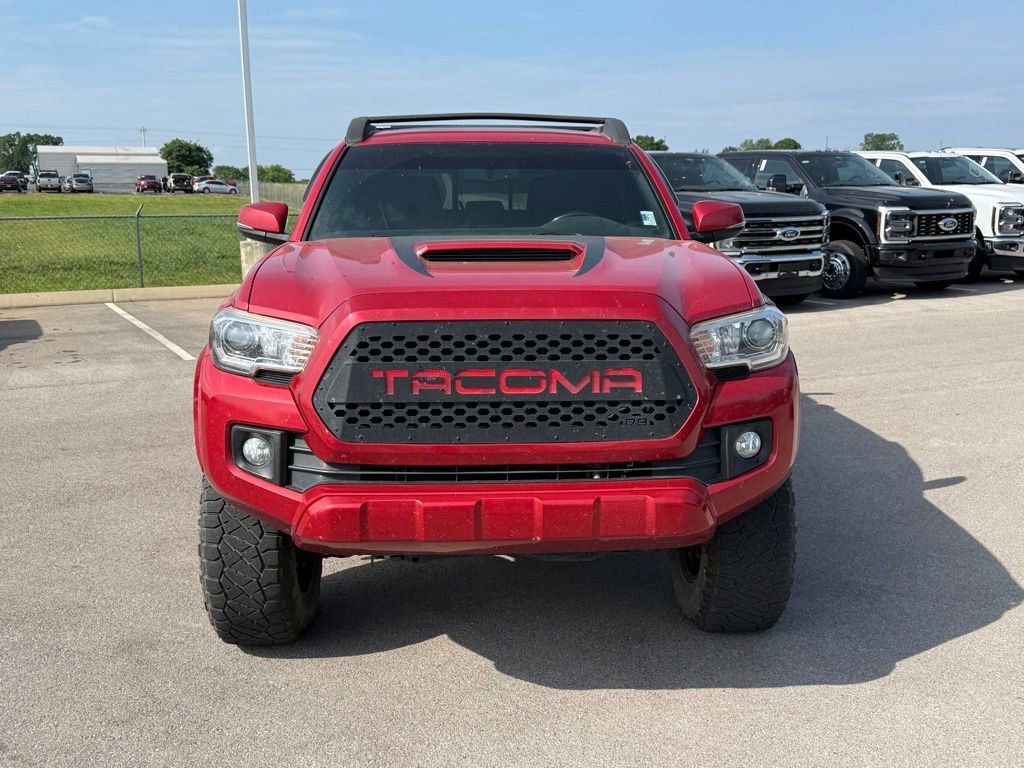 Used 2017 Toyota Tacoma TRD Sport AWD/4WD image 22