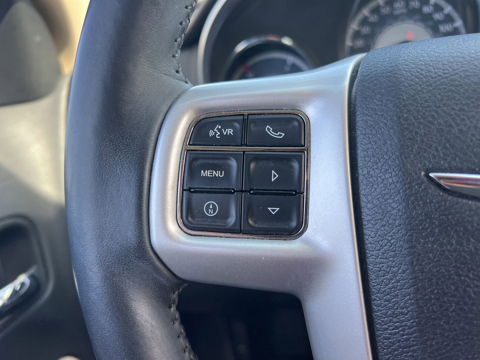 Used 2012 Chrysler 200 Limited image 17