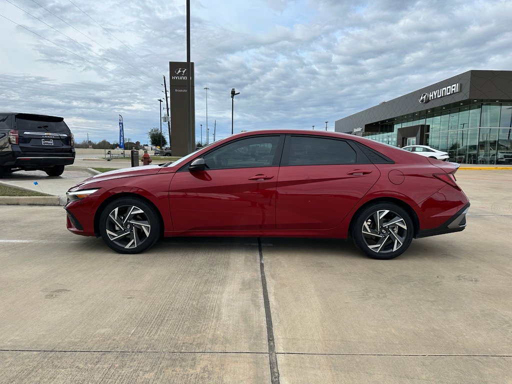 Used 2025 Hyundai Elantra Sport image 8