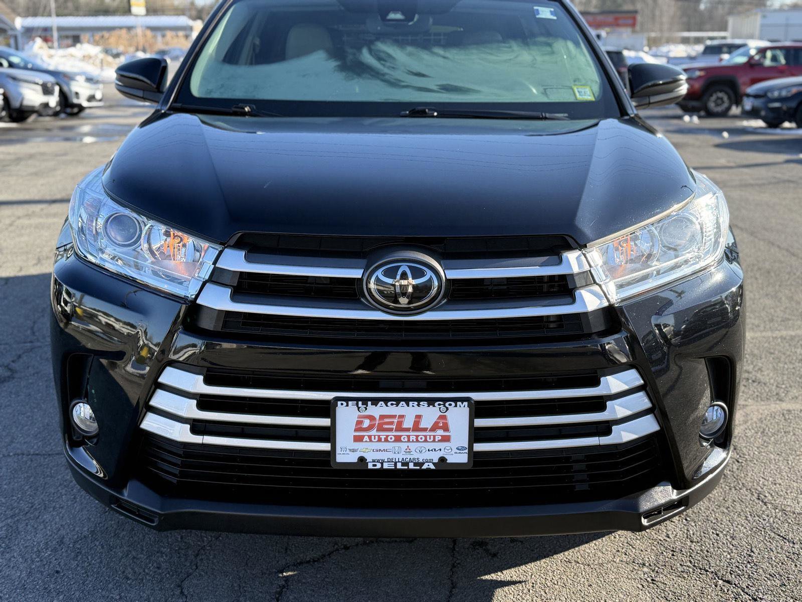 Used 2019 Toyota Highlander XLE image 2