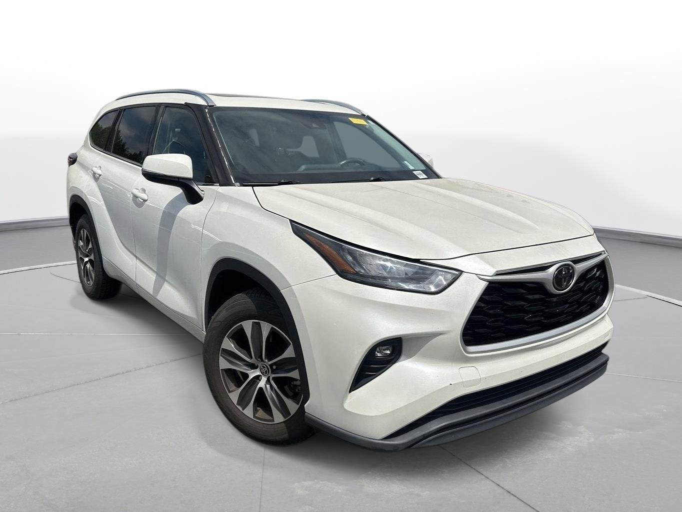 Used 2020 Toyota Highlander XLE FWD image 4