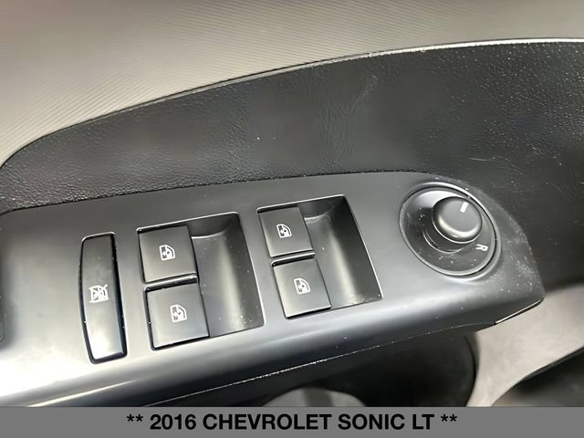 Used 2016 Chevrolet Sonic LT FWD image 29