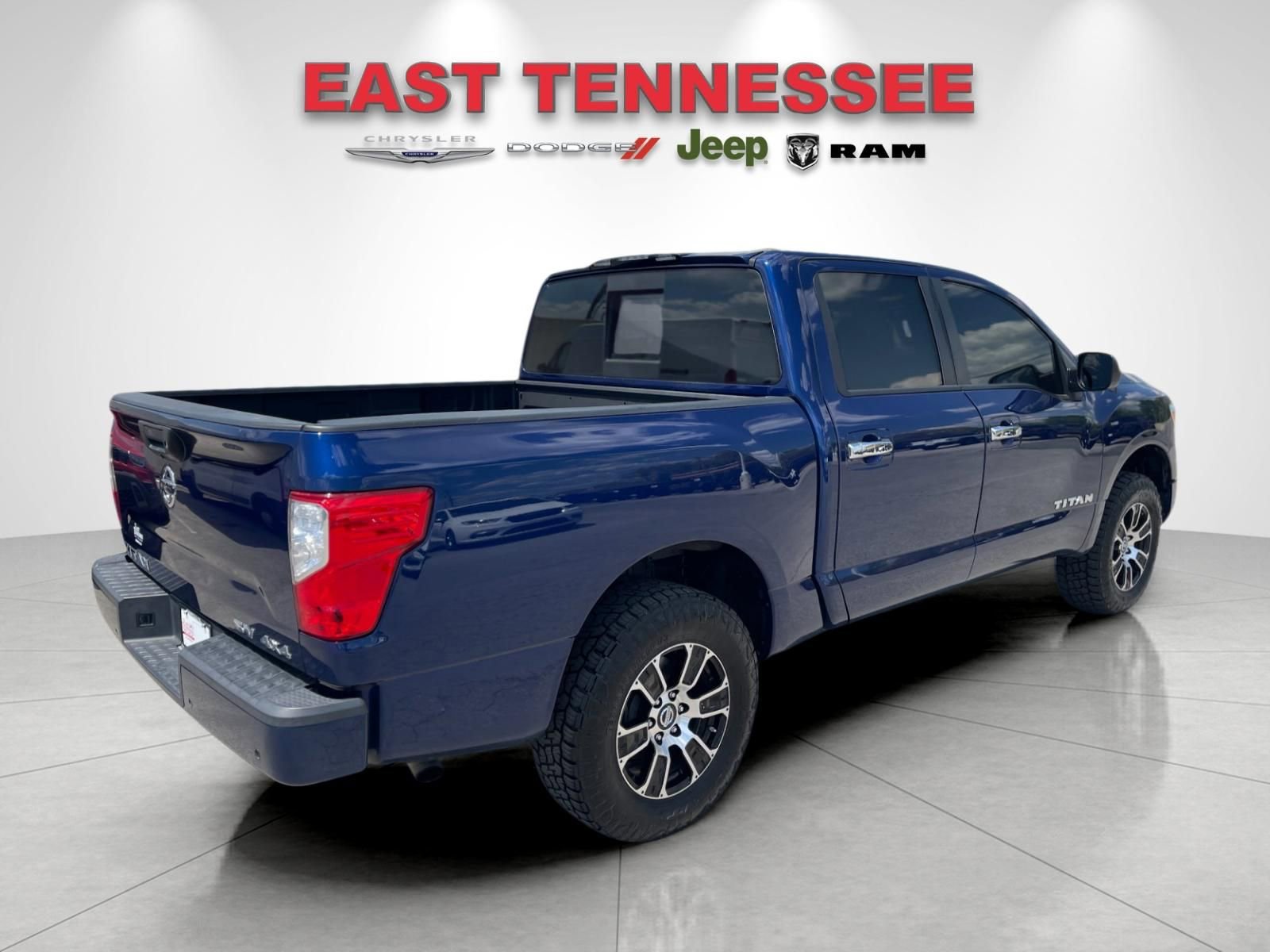 Used 2021 Nissan Titan SV AWD/4WD image 3