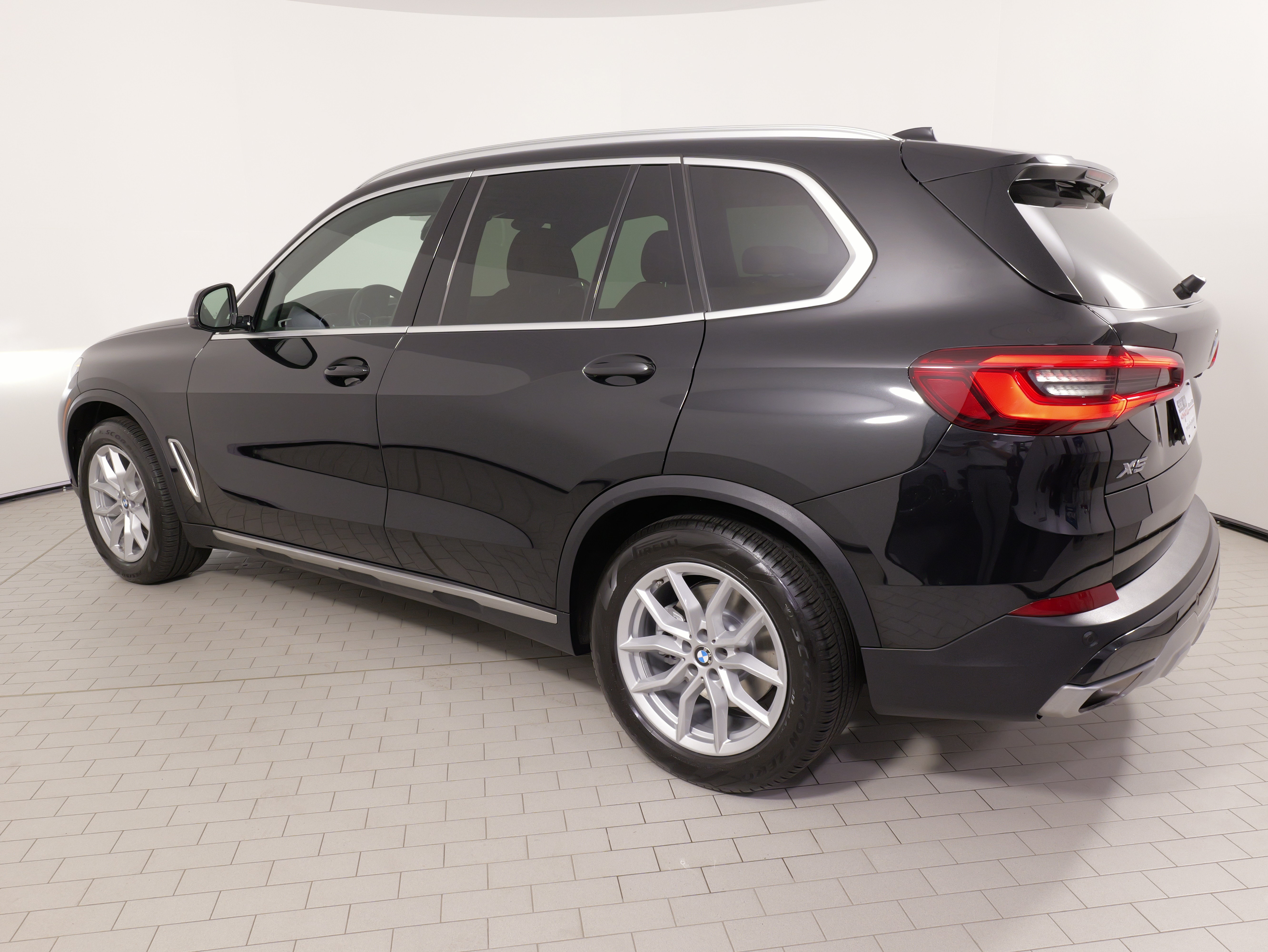 Used 2023 BMW X5 xDrive40i w/ Premium Package AWD/4WD image 16