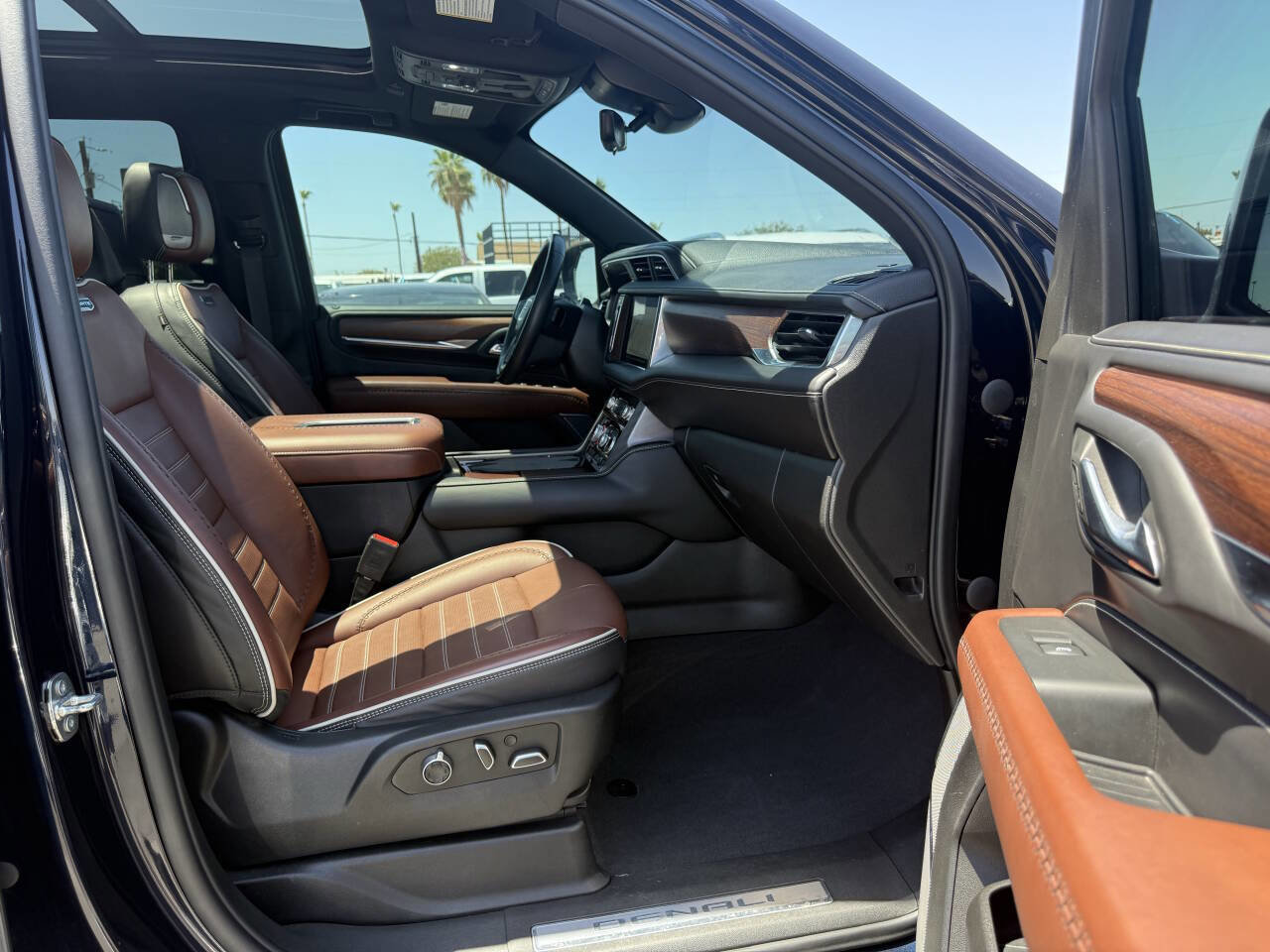 Used 2023 GMC Yukon Denali Ultimate image 40