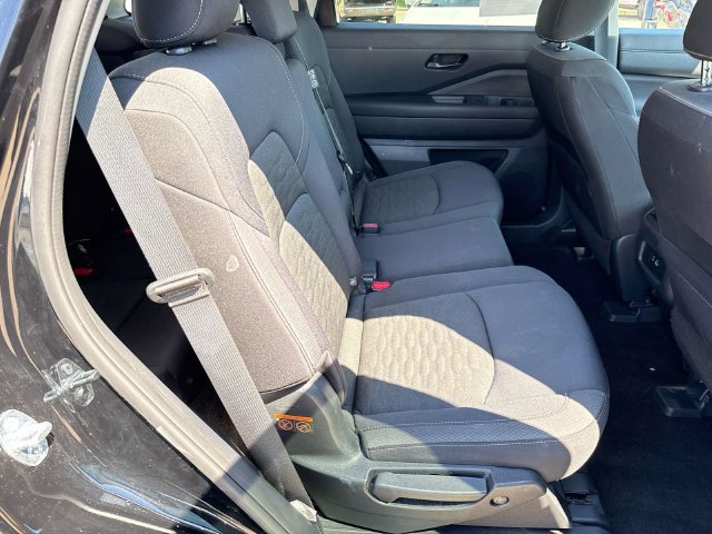 Used 2025 Nissan Pathfinder SV FWD image 11
