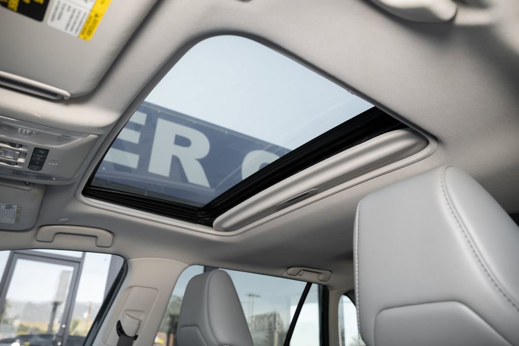 Used 2023 Toyota RAV4 XLE Premium AWD/4WD image 21