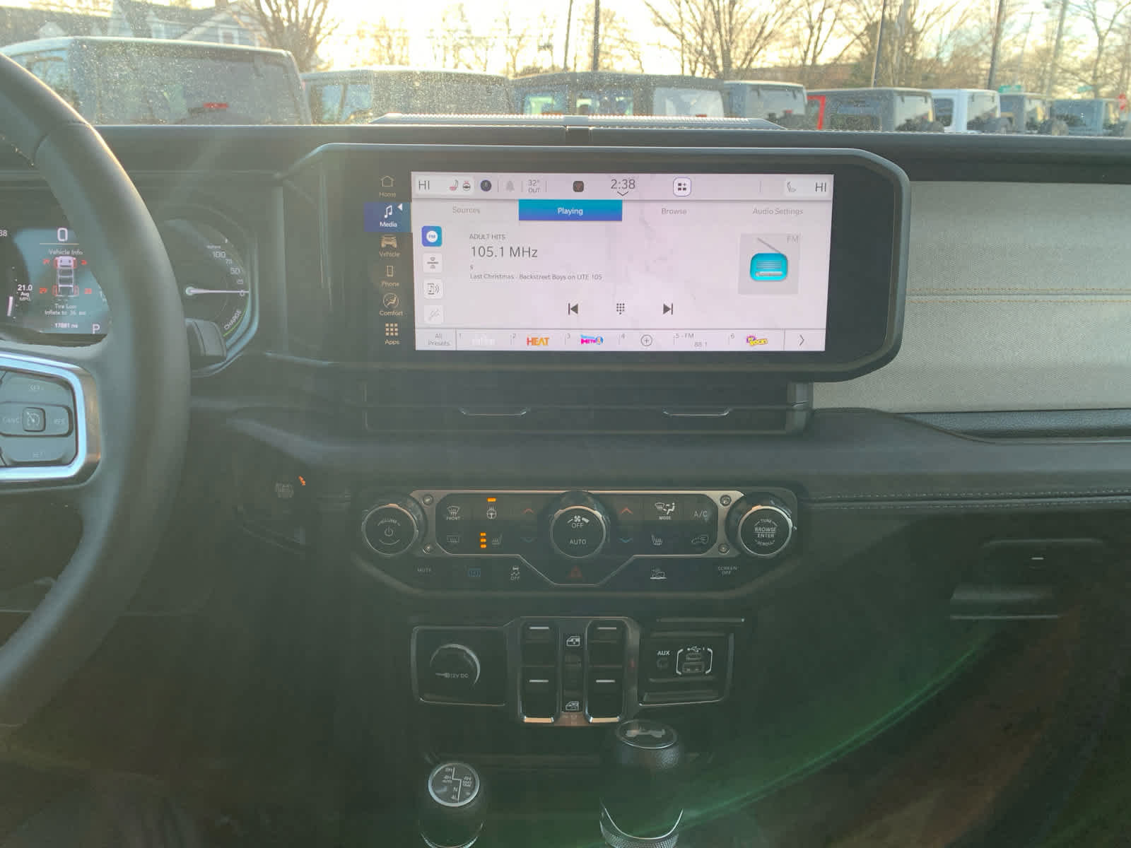 Used 2024 Jeep Wrangler Sahara image 25