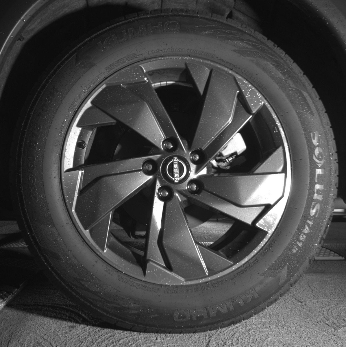 Used 2025 Nissan Rogue SV image 14