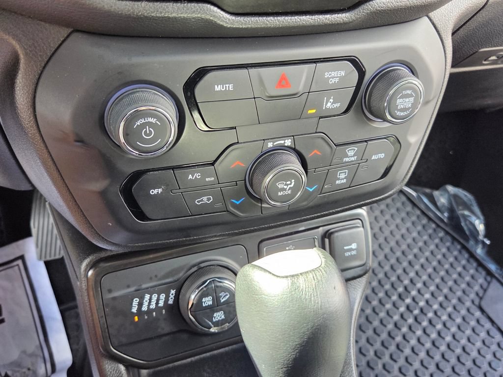Used 2023 Jeep Renegade Trailhawk w/ Sun/Sound Group AWD/4WD image 25