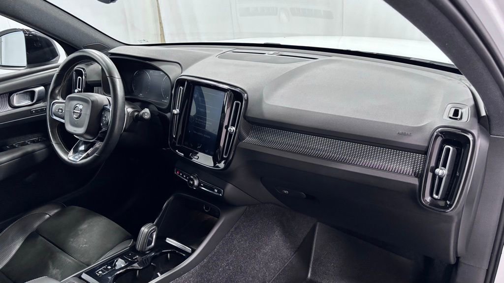 Used 2019 Volvo XC40 T5 R-Design image 15