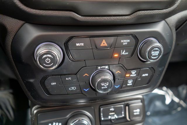Used 2023 Jeep Renegade Latitude w/ Premium Group image 27
