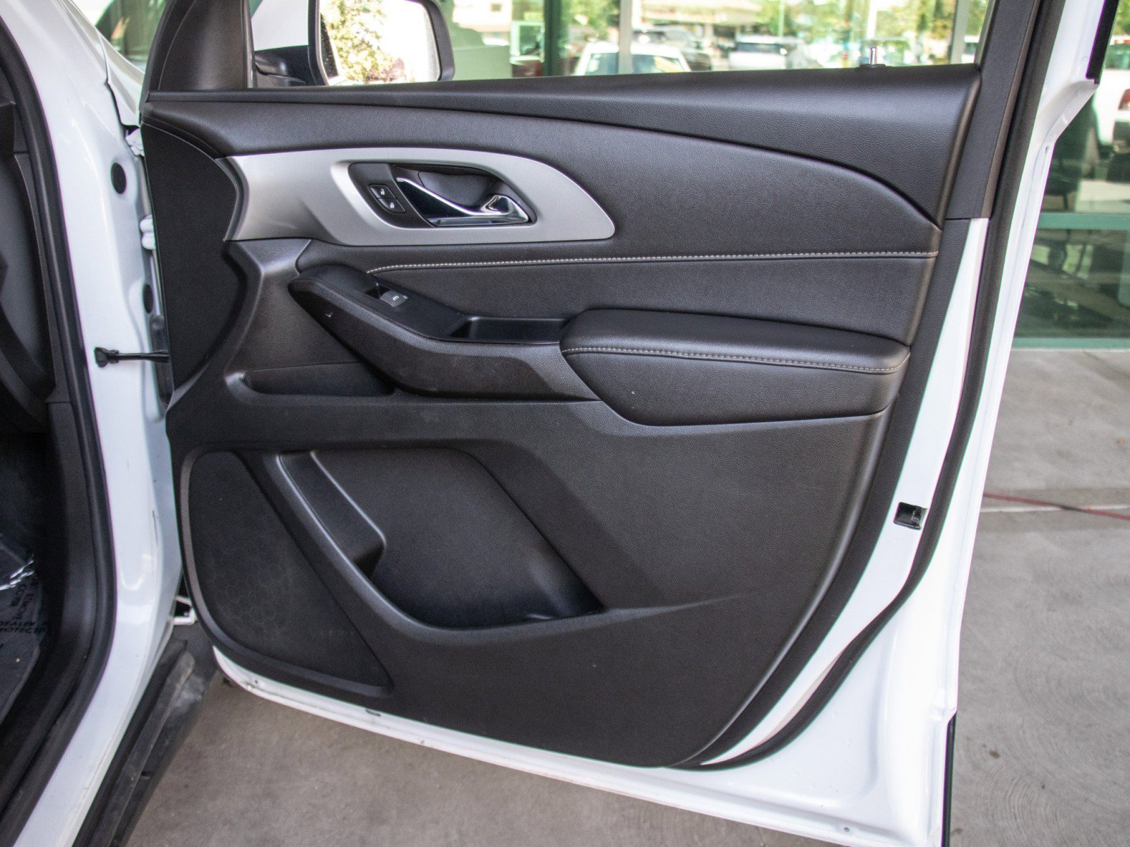 Used 2023 Chevrolet Traverse LT image 21