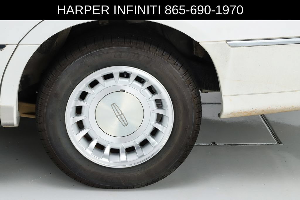 Used 2000 Lincoln Town Car Executive RWD image 41