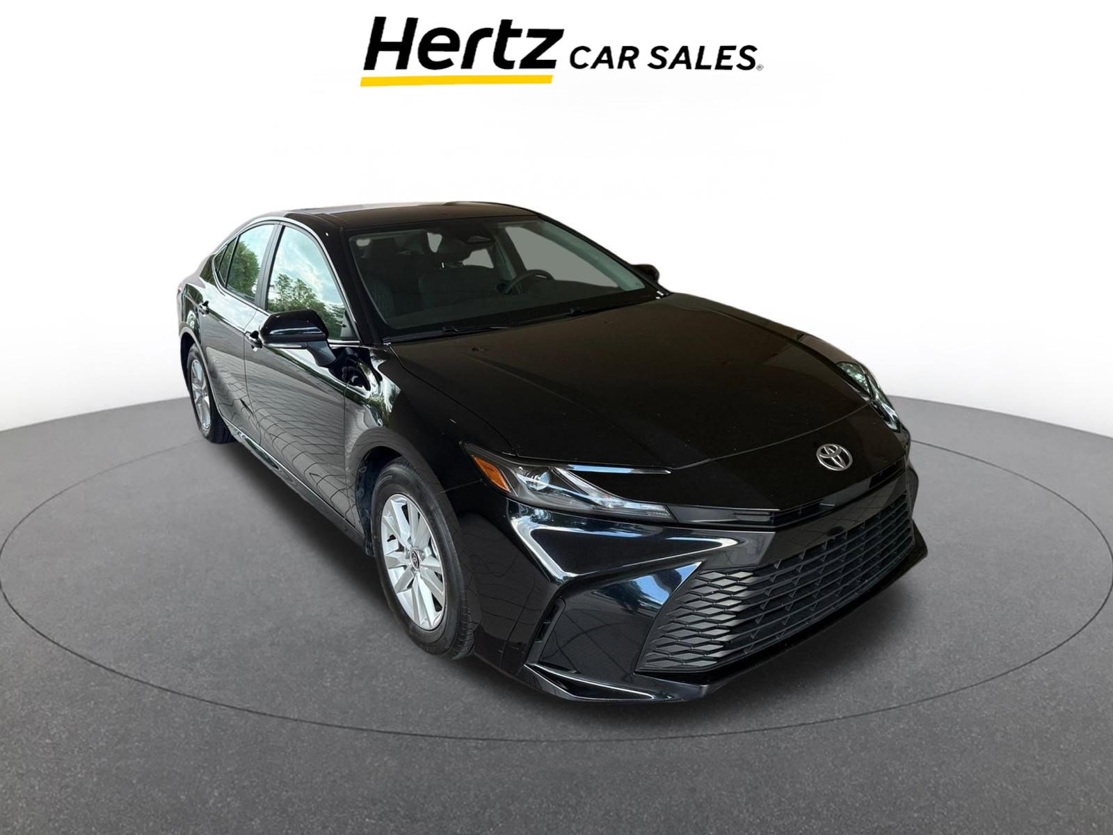 Used 2025 Toyota Camry LE image 1
