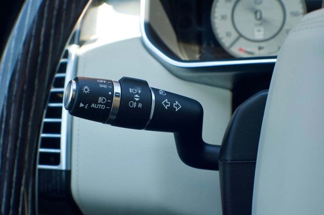 Used 2020 Land Rover Range Rover SV Autobiography Dynamic image 23