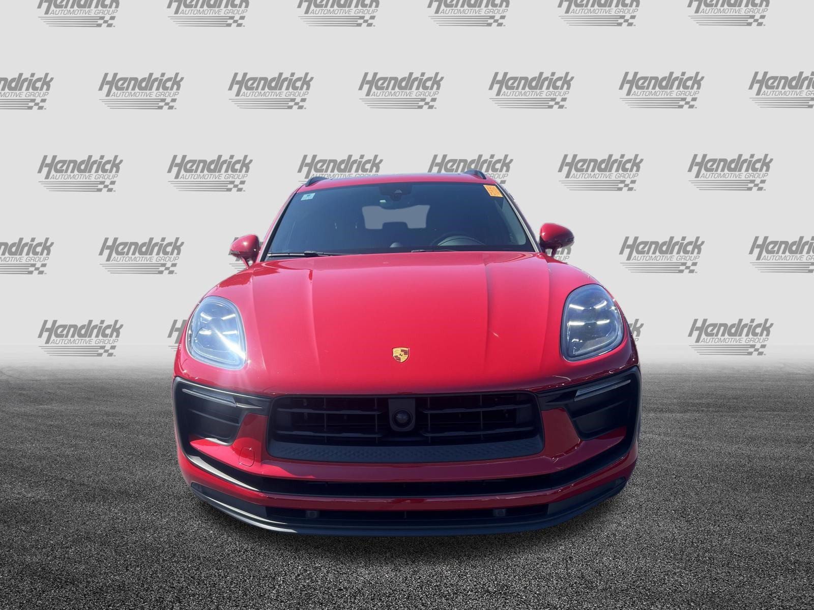 Used 2023 Porsche Macan AWD/4WD image 3